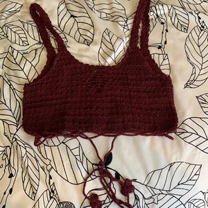 Small Maroon knit crop top with tie at the base